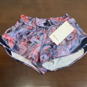 Lululemon Hotty Hot LR 2.5” Lined Shorts sz 4 Purple Multicolor
